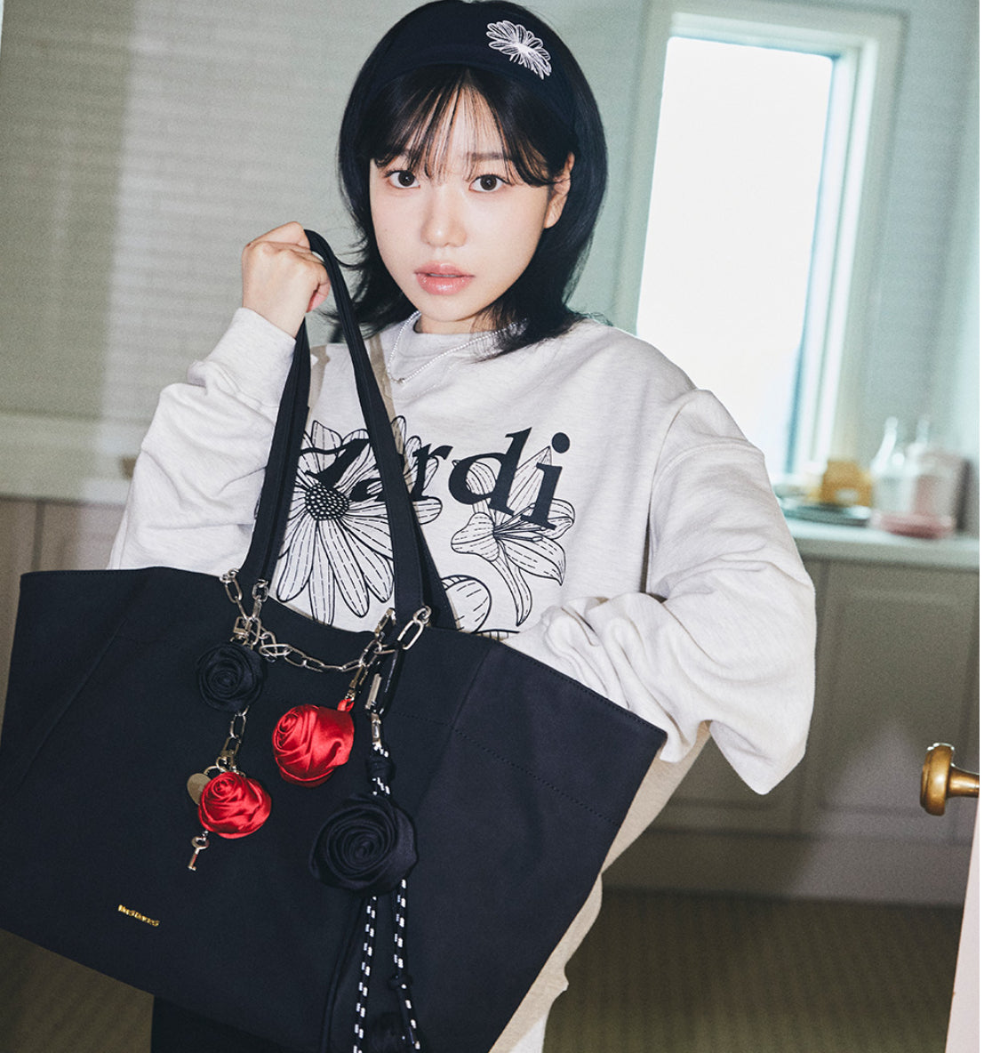 MARDI MERCREDI SWEATSHIRT TRIPLE FLOWER_OATMEAL BLACK